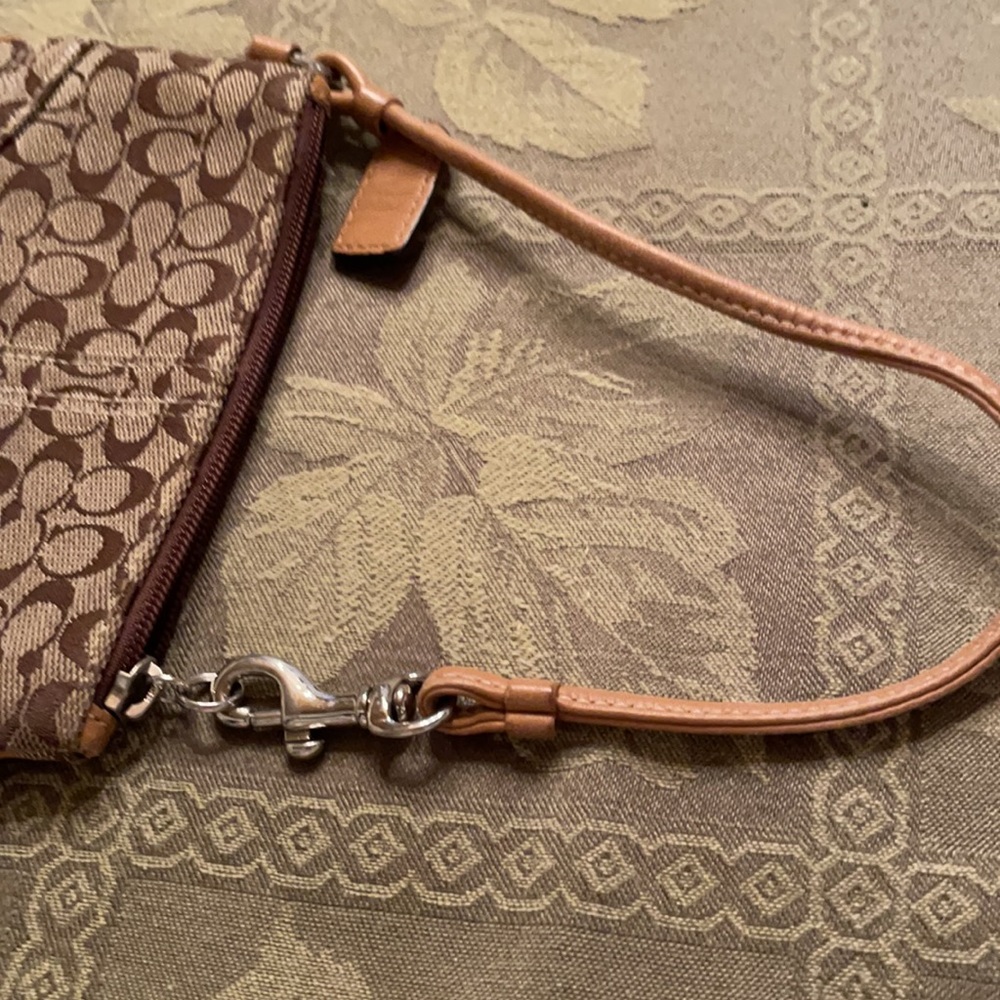 Coach wristlet - Picture 5 of 5